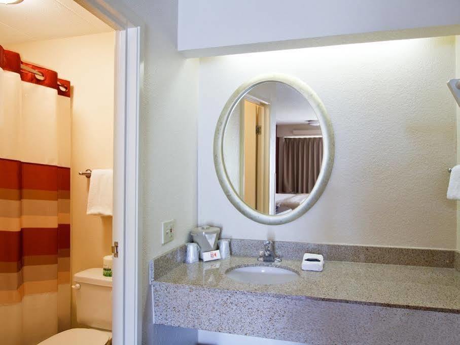 Red Roof Inn Charleston West - Hurricane, Wv Teays Valley Bagian luar foto